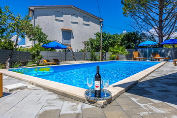  Villa Nina