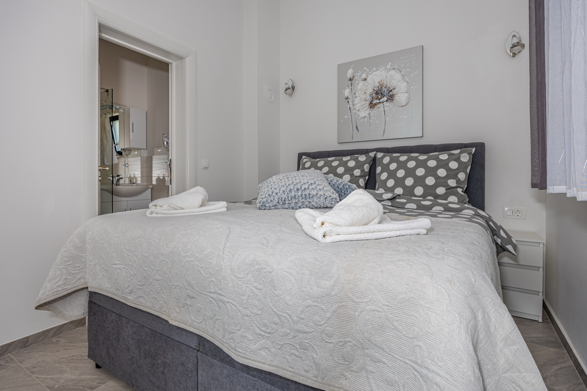 Schlafzimmer 1