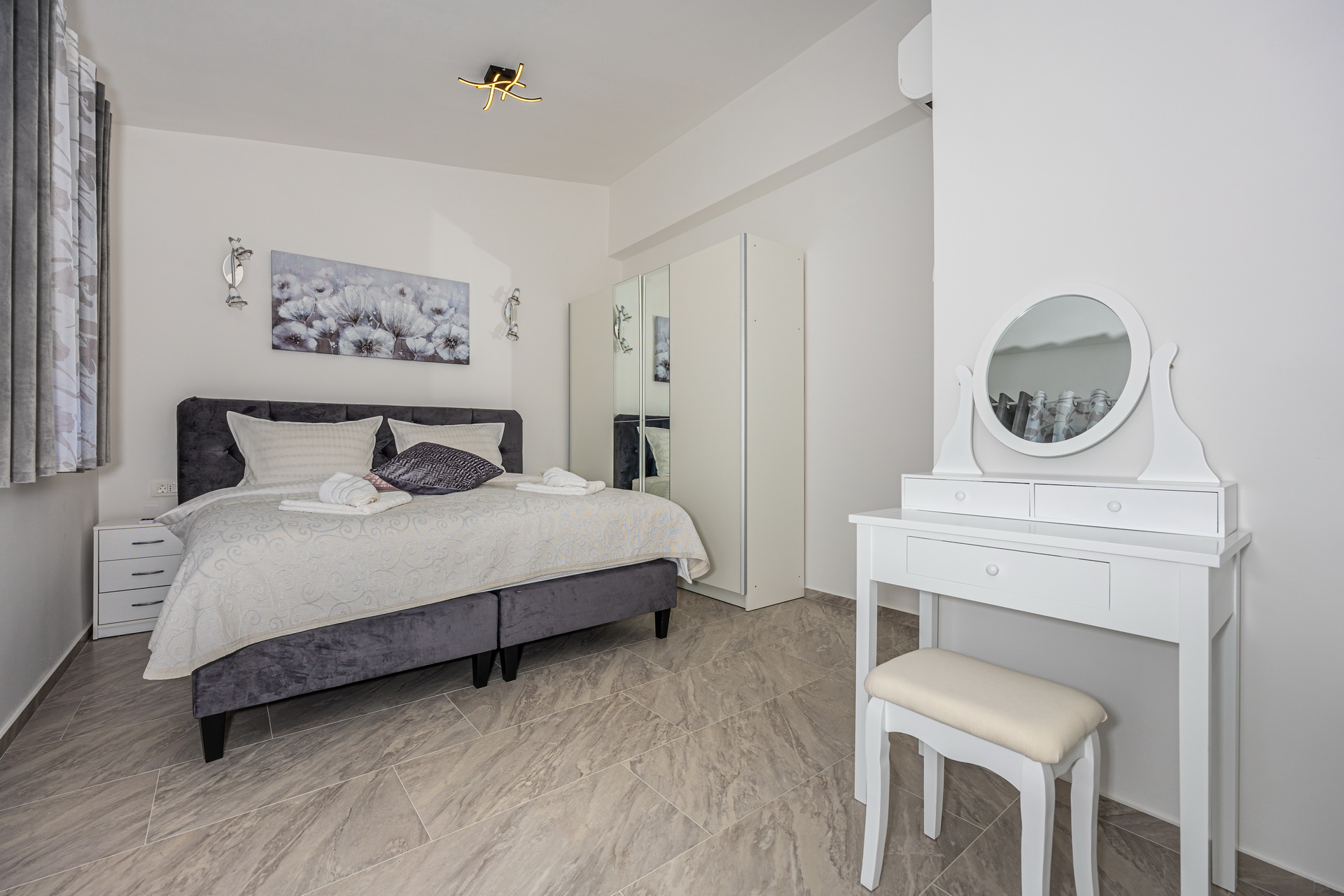 Schlafzimmer 2